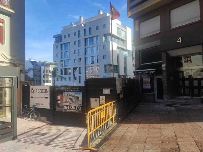 Archivo - Pasadizo de Indalecio Prieto, que une la calle Gascona con Martínez Vigil, cerrado por la construcción de un edificio de viviendas.