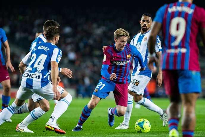 Archivo - 21 Frenkie de Jong of FC Barcelona in action during the spanish league, La Liga, football match played between FC Barcelona and RCD Espanyol at Camp Nou stadium on November 20, 2021, in Barcelona, Spain.