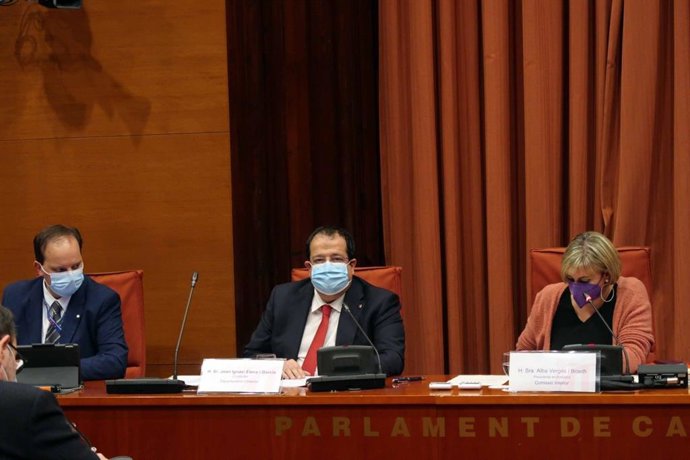 El conseller d'Interior, Joan Ignasi Elena, durant la seva intervenció en la Comissió d'Interior al Parlament