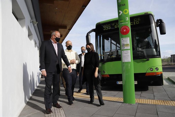 El vicepresidente del Cabildo de Tenerife, Enrique Arriaga, en una visita a la estación de guaguas de Buenavista