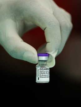 Archivo - Vial de Pfizer.