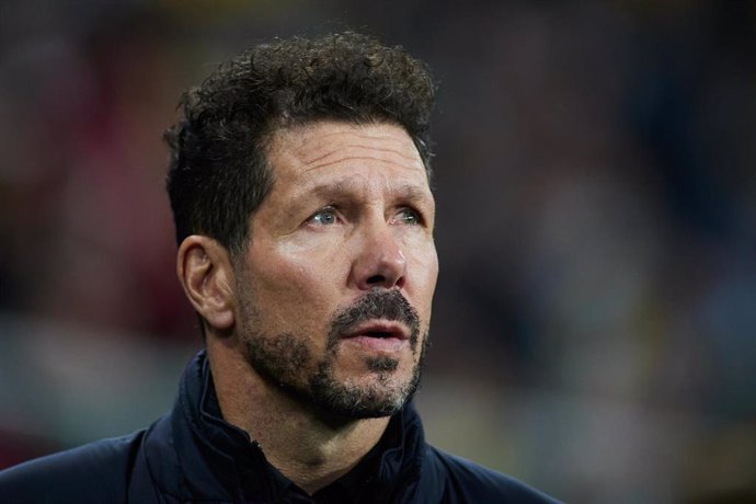 Archivo - El entrenador del Atlético de Madrid, Diego Pablo Simeone, durante un partido ante el Cádiz en LaLiga Santander 2021-2022.