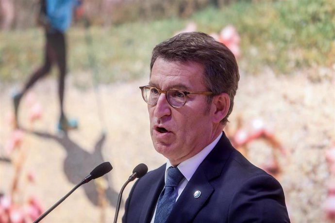 El presidente de la Xunta de Galicia, Alberto Núñez Feijóo, interviene en la presentación de Xacobeo 2021-2022: Camiña a Galicia durante la Feria Internacional de Turismo, Fitur 2022, en Ifema Madrid, a 19 de enero de 2022.