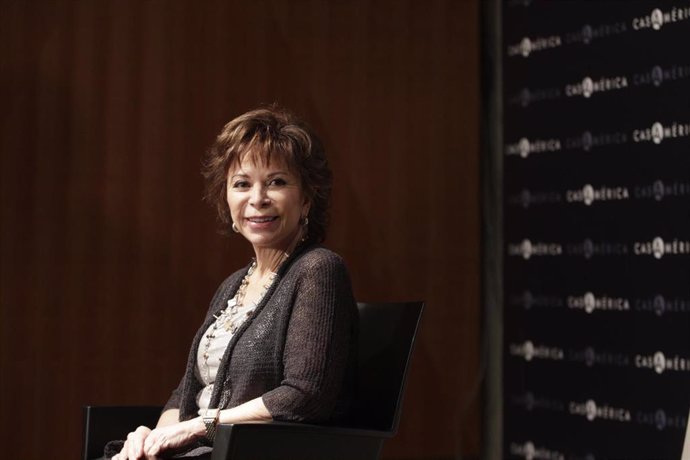 Archivo - La escritora Isabel Allende