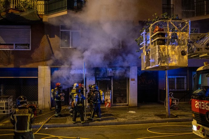 La tienda de mascotas incendiada en Barcelona.