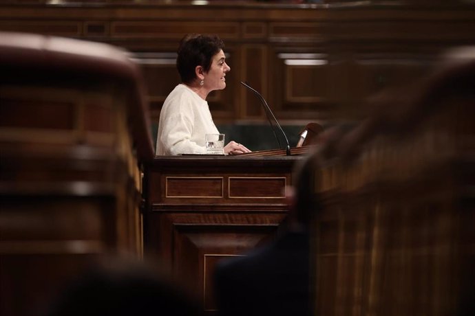 La portavoz de EH Bildu en el Congreso, Mertxe Aizpurua, interviene en una sesión plenaria en el Congreso de los Diputados.