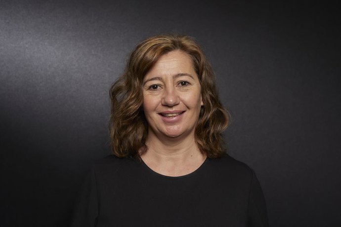 La presidenta de Baleares, Franina Armengol, posa para Europa Press, en el estand Europa Press de Fitur 2022, a 19 de enero de 2022, en Ifema Madrid, Madrid (España). Franina Armengol es presidenta desde 2015, siendo la primera mujer que gobierna las 