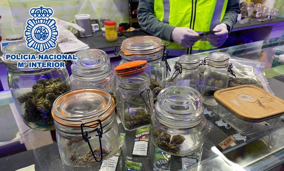 Diez detenidos, entre ellos un menor, por consumir droga un club cannábico de Benidorm