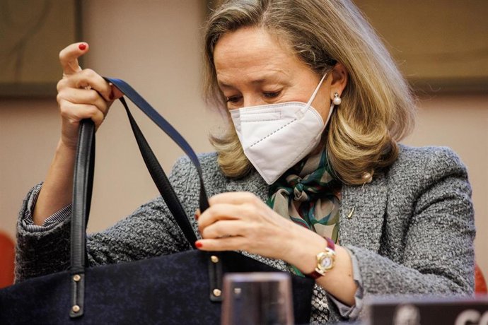 Archivo - La vicepresidenta primera del Gobierno y ministra de Asuntos Económicos y Transformación Digital, Nadia Calviño, a su llegada a la Comisión Mixta para la Unión Europea en el Congreso 