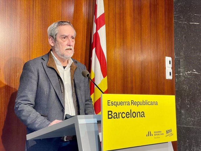 El portavoz de ERC en Barcelona, Jordi Coronas, en rueda de prensa.
