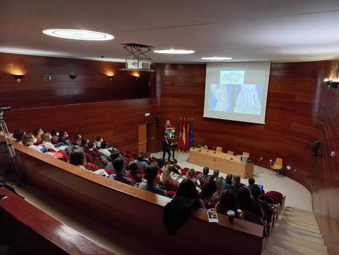 Intervención en el marco del X Curso Teórico-Práctico de Anatomía y Cirugía de la Mano