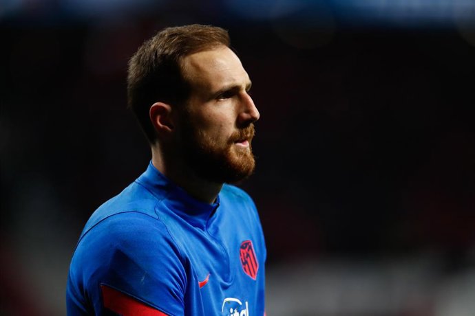 Jan Oblak of Atletico de Madrid warms up during the Spanish League, La Liga Santander, football match played between Atletico de Madrid and Valencia CF at Wanda Metropolitano stadium on January 22, 2022, in Madrid, Spain.