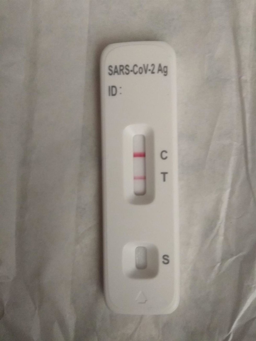 Test de farmacia con resultado positivo en covid-19