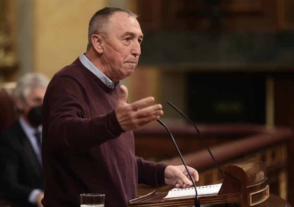 El diputado de Compromís en el Congreso de los Diputados, Joan Baldoví, interviene en una sesión plenaria en el Congreso de los Diputados, a 28 de diciembre de 2021, en Madrid, (España). 