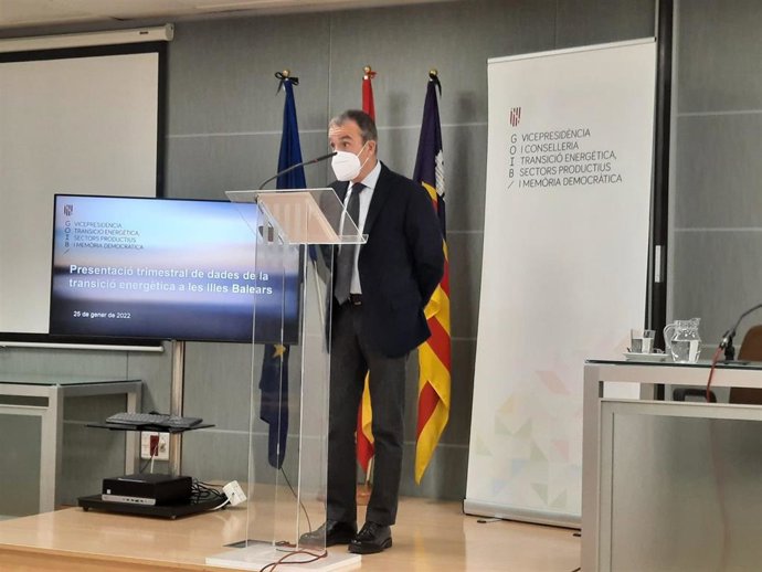 El vicepresidente y conseller de Transición Energética, Sectores Productivos y Memoria Democrática, Juan Pedro Yllanes, durante la presentación.