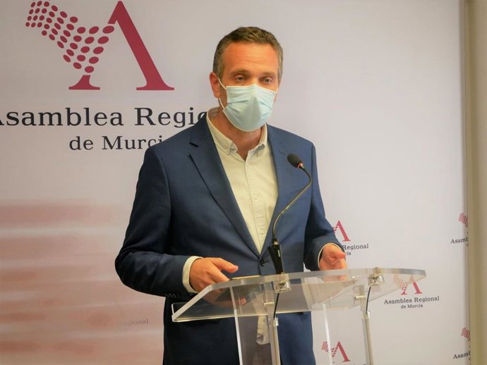 Archivo - Segado (PP): "Con el nombre del aeropuerto, Conesa se pliega ante las directrices sectarias de Sánchez"