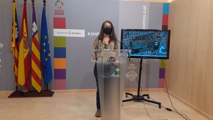 Archivo - La regidora de Modelo de Ciudad, Vivienda Digna y Sostenibilidad del Ayuntamiento de Palma, Neus Truyol, durante una rueda de prensa.
