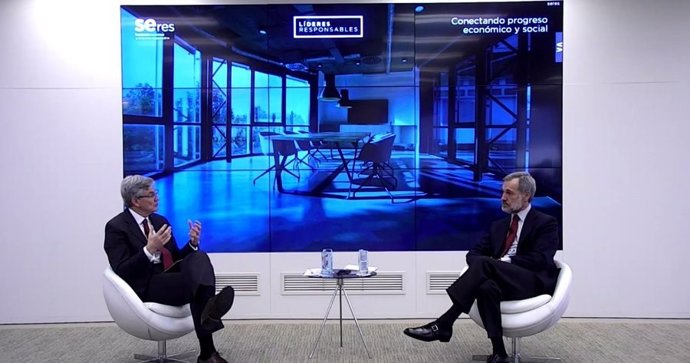 El presidente de Fundación SERES, Fernando Ruiz, y el consejero delegado de Atresmedia, Silvio González, en un diálogo de '#Líderesresponsables'.