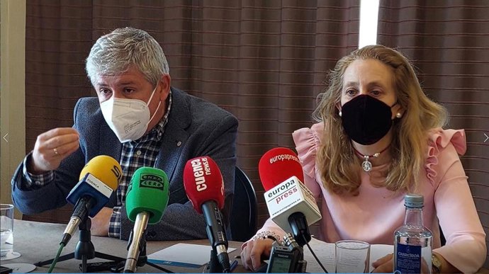 La concejal de Cuenca nos Une Anabel Payán y el concejal no adscrito Dámaso Matarranz