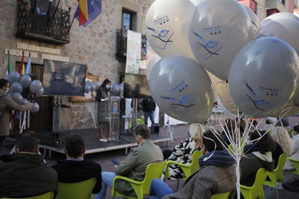 Globos de la campaña a favor de la lectura fácil que se han lanzado de manera simbólica para llevar el mensaje a toda la región.