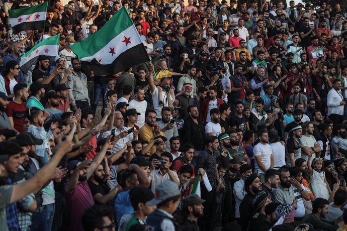 Archivo - Manifestación contra el Gobierno de Siria en Idlib. 