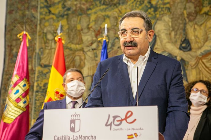 Archivo - El consejero de Sanidad, Jesús Fernández Sanz