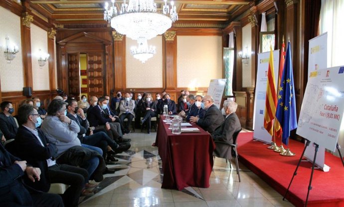 Presentación de los convenios de Seiassa con los regantes, este martes en Lleida.