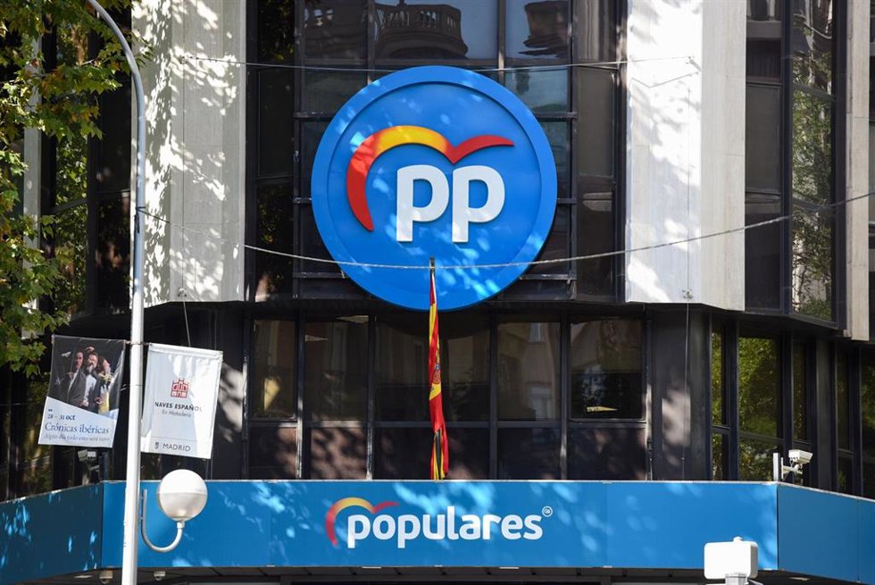 Archivo - Edificio de la sede del PP, en el número 13 de la calle Génova, a 28 de octubre de 2021, en Madrid (España). La Audiencia Nacional (AN) ha condenado al ex tesorero del PP Luis Bárcenas a 2 años de cárcel por pagar en 'b' más de 1 millón de eur