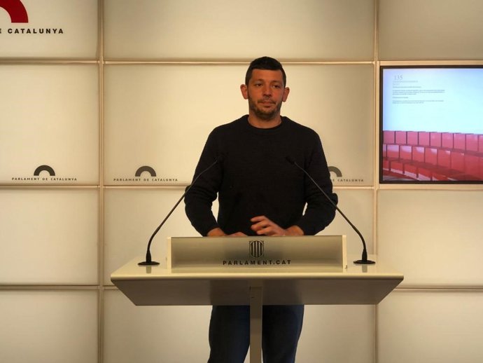 El diputado de la CUP en el Parlament Xavier Pellicer en rueda de prensa