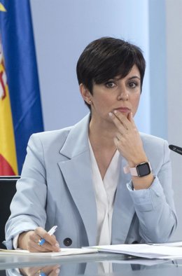 La ministra Portavoz, Isabel Rodríguez, tras la reunión del Consejo de Ministros en Moncloa, a 25 de enero de 2022, en Madrid (España). El Consejo de Ministros ha aprobado hoy el Real Decreto por el que las pensiones contributivas suben para este año un