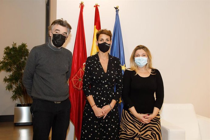 La Presidenta Chivite junto a Chechu Rodríguez y Carmen Vidal, representantes de CCOO Navarra.