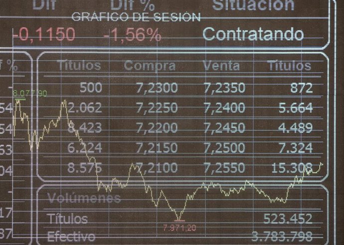 Archivo - Valores económicos en el Palacio de la Bolsa, en Madrid, (España), a 22 de enero de 2021.