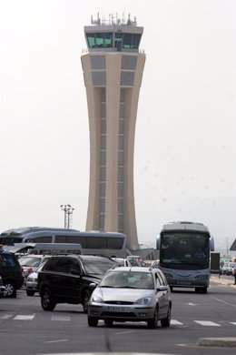 Archivo - Torre de control del Aeropuerto de Málaga