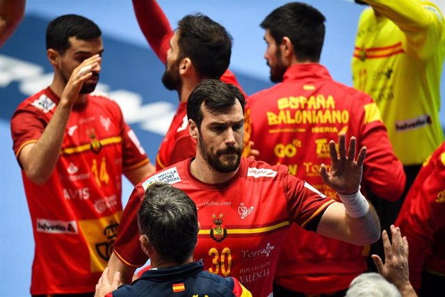 La selección española de balonmano masculino celebra el pase a semifinales del Europeo 2022, disputado en Hungría y Eslovaquia, tras ganar a Polonia