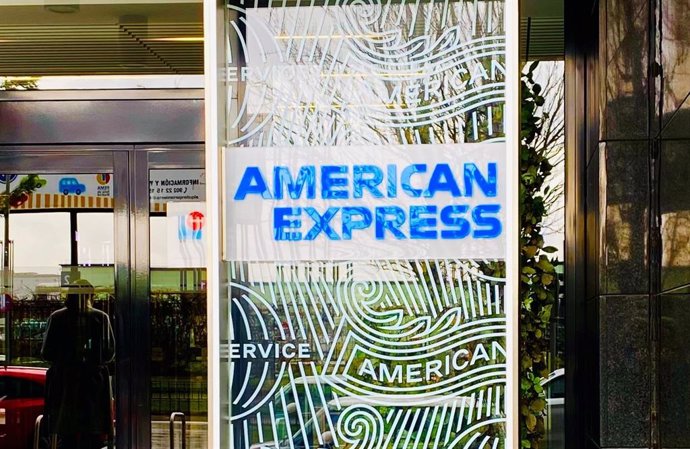 Archivo - Oficina de American Express en Madrid.