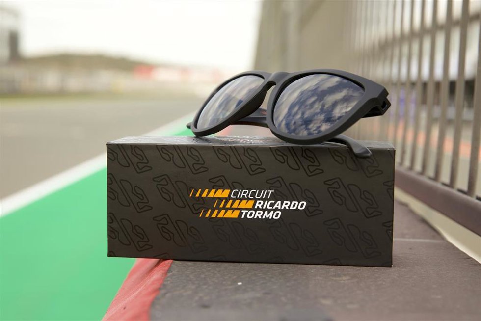 Archivo - Hawkers y el Circuit Ricardo Tormo lanzan la primera gafa 'Made in Spain' y garantía de por vida.
