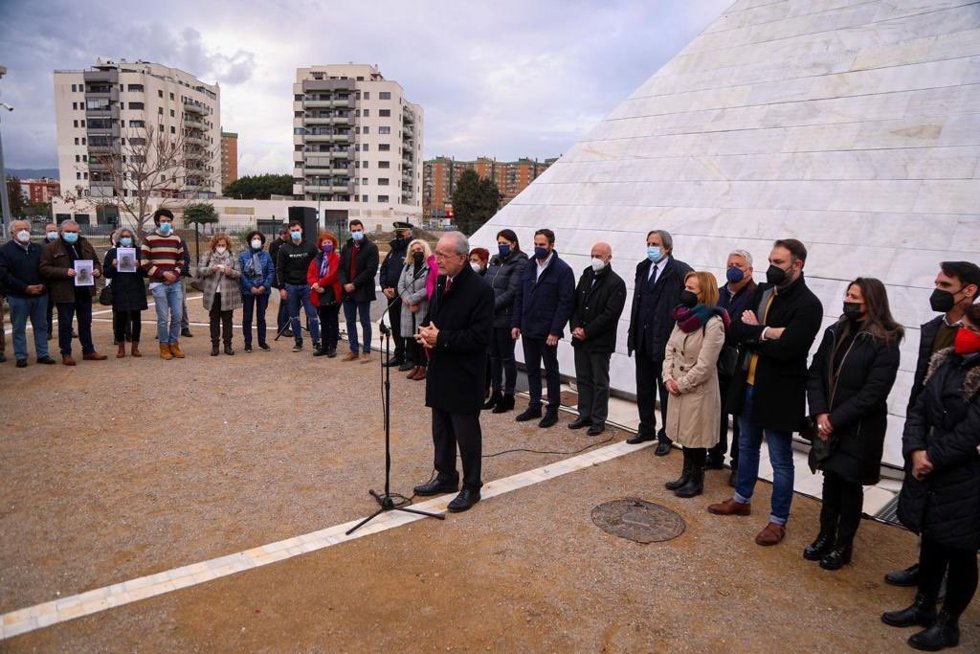 El alcalde de Málaga, Francisco de la Torre, en un acto en el en el Panteón de la Memoria Histórica, ubicado en el cementerio de San Rafael.