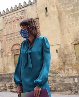 Martina Velarde junto a la Mezquita de Córdoba, en una imagen de archivo.