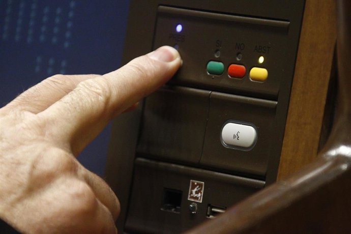 Archivo - Votación en el Congreso de los Diputados, hemiciclo