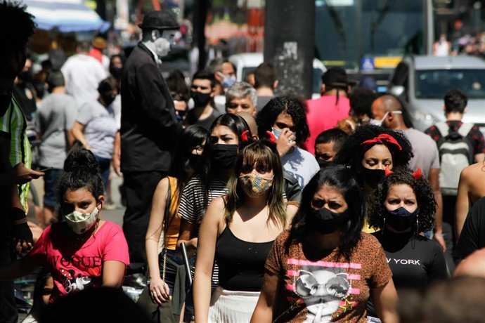 Archivo - Una calle abarrotada en Sao Paolo.