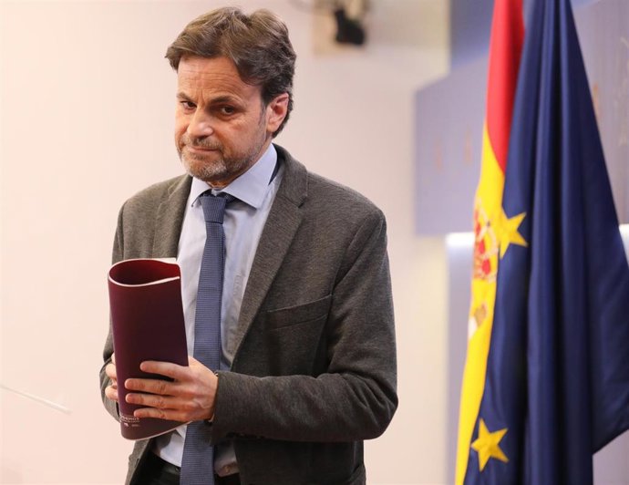 El presidente del grupo parlamentario de Unidas Podemos en el Congreso, Jaume Asens, a su llegada a una rueda de prensa durante la Junta de Portavoces, en el Congreso de los Diputados, a 25 de enero de 2022, en Madrid (España).