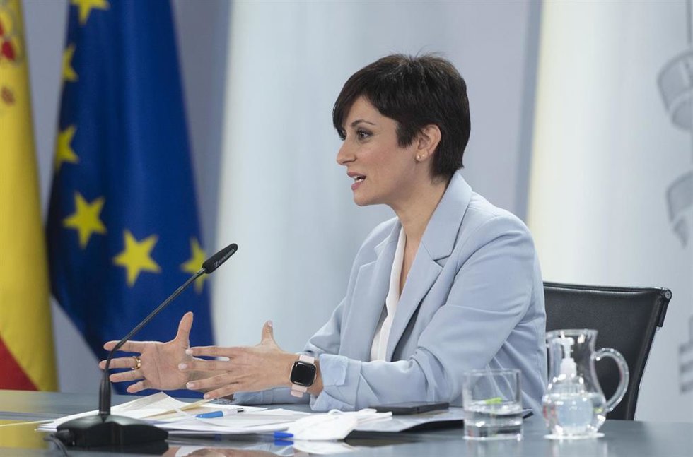 La ministra Portavoz, Isabel Rodríguez, comparece tras la reunión del Consejo de Ministros en Moncloa, a 25 de enero de 2022, en Madrid (España). 