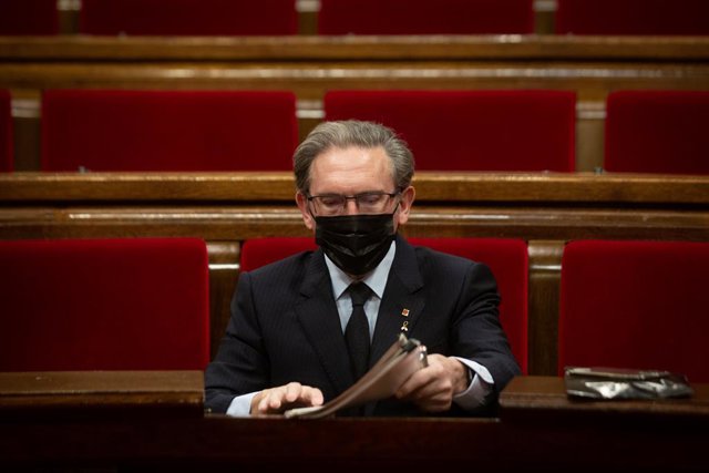 Archivo - Arxiu - El conseller d'Economia, Jaume Giró, en un ple del Parlament de Catalunya