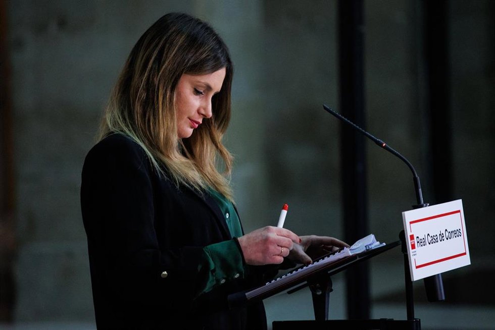 La abogada y activista por el Derecho a la Vivienda, Alejandra Jacinto, comparece tras una reunión en la Real Casa de Correos, sede de la Presidencia de la Comunidad de Madrid, a 25 de enero de 2022, en Madrid (España). Esta reunión se enmarca en la seg