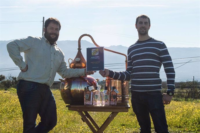 Marcos Rubio y Alfonso Vallejo, ganadores del premio a Mejor Ginebra de España 2022 en los World Gin Awards
