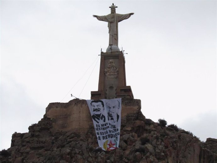 Pancarta colgada por el PML (RC) junto al Cristo de Monteagudo, en Murcia