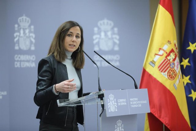 La ministra de Derechos Sociales y Agenda 2030, Ione Belarra, comparece antes de reunirse con colectivos que defienden el derecho a la vivienda, en el Ministerio de Derechos Sociales y Agenda 2030, a 26 de enero de 2022, en Madrid (España). 