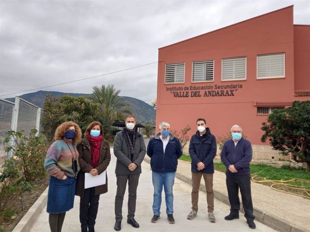 El delegado de Educación visita el IES Valle del Andarax de Canjáyar (Almería).