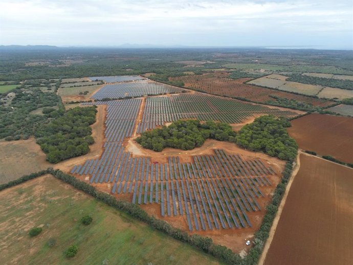 Archivo - Endesa y el Ayuntamiento de Llucmajor promueven un curso formativo de operación en plantas renovables