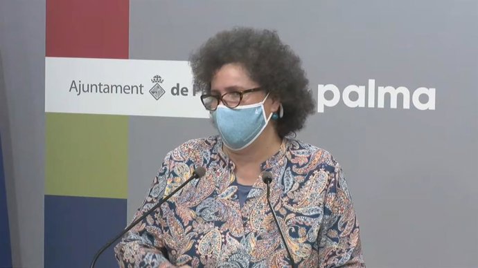 La regidora de Turismo, Sanidad y Consumo del Ayuntamiento de Palma, Elena Navarro, en una rueda de prensa.